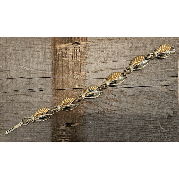 Vintage‎ Gold Tone Bracelet Statement Fashion Jewelry Costume Bracelet - Picture 1 of 11
